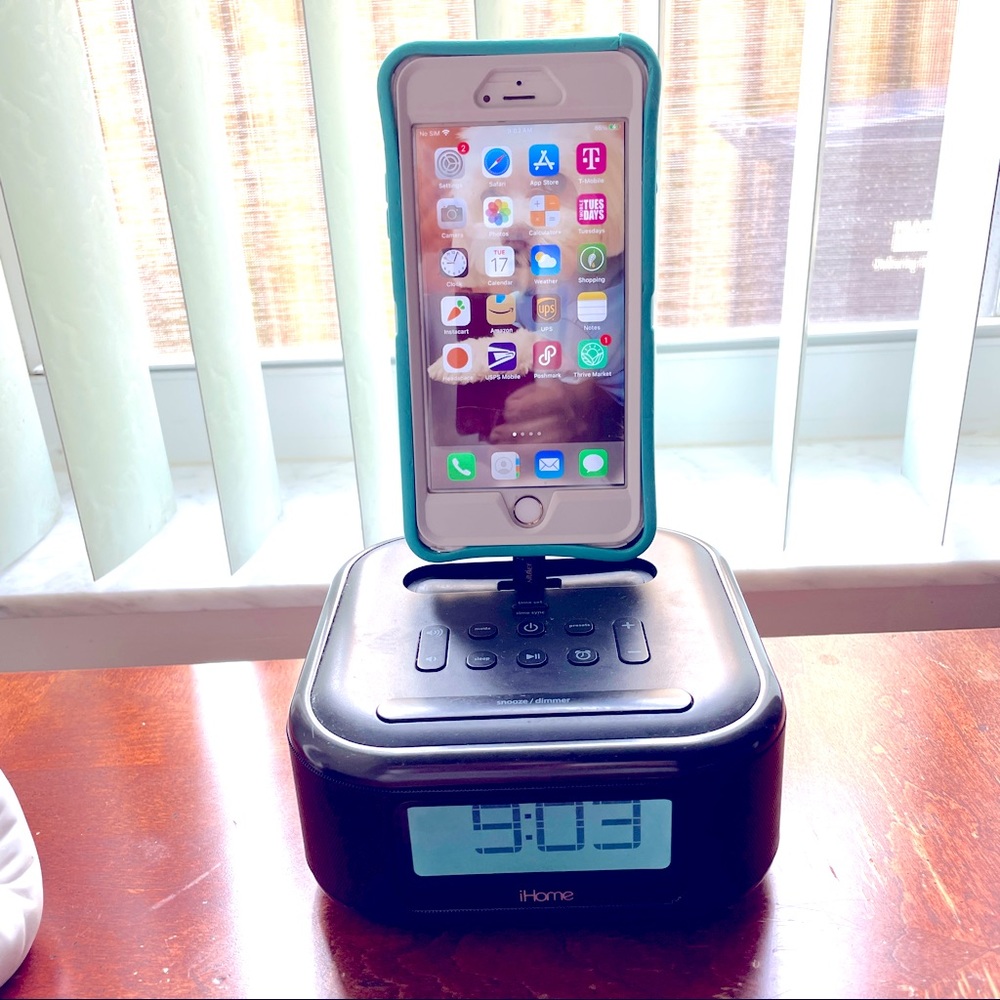 iHome Alarm Clock FM Radio iPhone Charging Dock